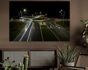 Lichtsporen bij de rotonde in Bovenkarspel van Rik Brussel