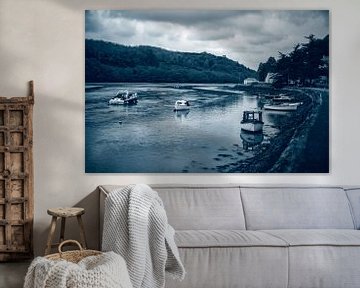 Pleziervaartuigen op de East Looe River in Quadtone van Alice Berkien-van Mil