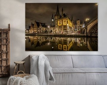 Gent, Graslei weerspiegeld in water van Edward Sarkisian