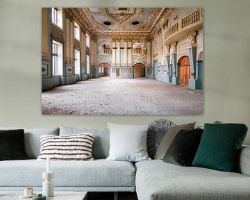 Verlassene Halle im Staub. von Roman Robroek – Fotos verlassener Gebäude