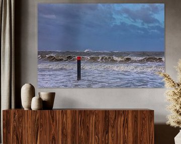 Le poste de plage 13 dans la tempête et la marée haute sur Bram van Broekhoven