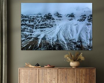 Berg met sneeuw IJsland van Jo Pixel