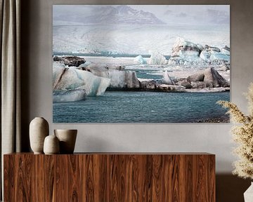 Jökulsárlón gletsjermeer in IJsland van Marcel Alsemgeest