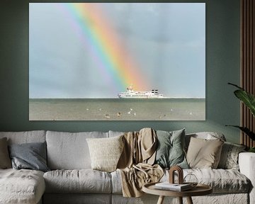 Veerboot naar Schiermonnikoog met regenboog. van Johan Kalthof
