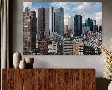 Skyline van Shinjuku in Tokyo, Japan van Marcel Alsemgeest