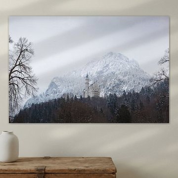 Schloss Neuschwanstein - Ein Märchenschloss in den winterlichen Bergen