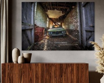 Abandoned car in a barn by Steven Dijkshoorn