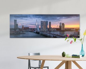 Spitsuur in Rotterdam - Panorama skyline zonsondergang von Vincent Fennis