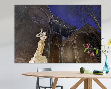 Het verzetsmonument op het Domplein voor de Domkerk in Utrecht