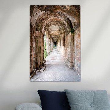 Verlassener Flur im Verfall. von Roman Robroek – Fotos verlassener Gebäude