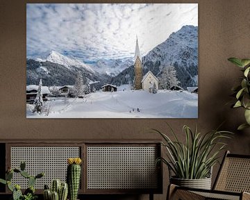 Village autrichien recouvert de neige fraîche sur Ralf van de Veerdonk