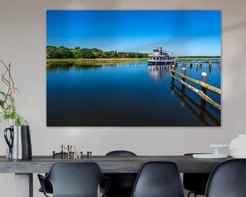 Landscape with pleasure boat in Prerow, Germany sur Rico Ködder