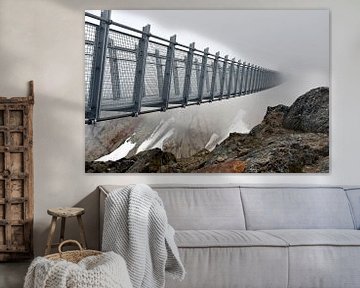 Mysteriöse Brücke in den Wolken oder Nebel - Kanadische Berge von Jutta Klassen