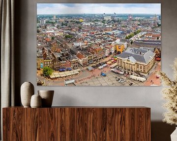 Panorama foto van de Grote Markt en de skyline van Groningen.