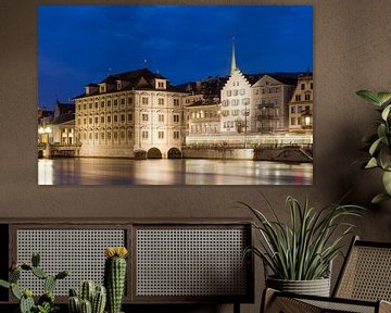 Zurich stadhuis aan de rivier in de avond van Dennis van de Water