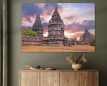 Prambanan tempel op Java in Indonesie bij zonsondergang van Eye on You