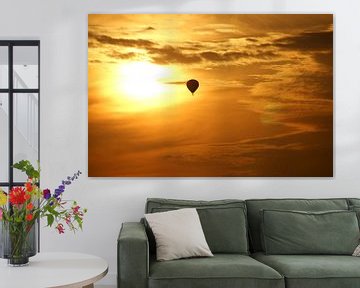 Hot air balloon at sunset van Jeroen van Deel