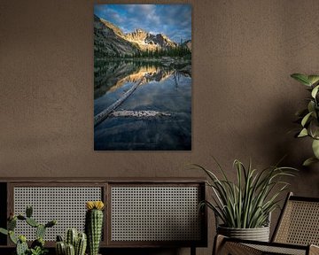 Réflexion d'un paysage de montagne
