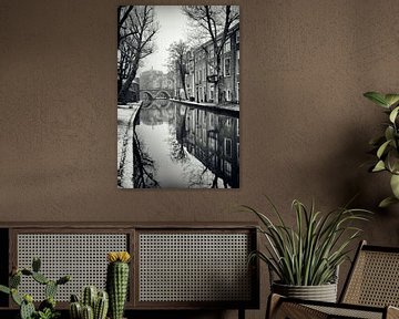 Zicht op de Vollersbrug met besneeuwde werven in Utrecht. (Utrecht2019@40mm nr 41) van De Utrechtse Grachten