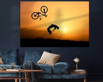 Stunt fietser bij zonsondergang van Atelier Liesjes