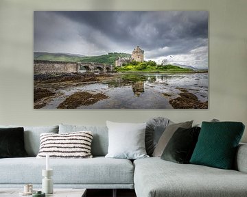 Eilean Donan Castle in Schotland van Michel Seelen