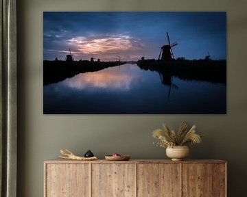 Les moulins à vent de Kinderdijk dans l'air du soir