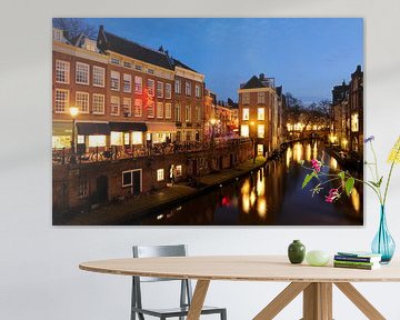 Lichte Gaard en Oudegracht in Utrecht gezien vanaf de Maartensbrug van Donker Utrecht