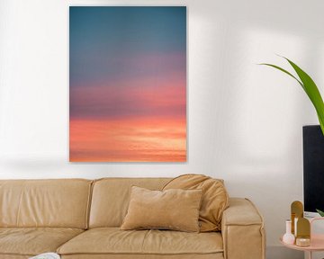 Kleurrijke zonsopgang in Nederland - Abstracte print van blauw, roze en oranje van Raisa Zwart