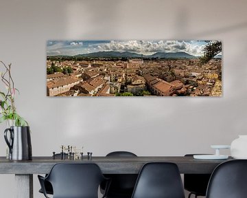 Panorama over Lucca - Italië van Damien Franscoise