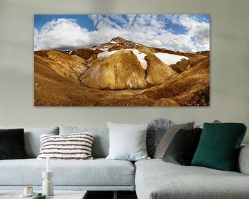 Panorama okerkleurige bergketen met sneeuwresten van Ralf Lehmann