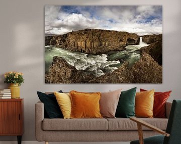 Panorama mit Wasserfall, Felsen und weiter Landschaft von Ralf Lehmann
