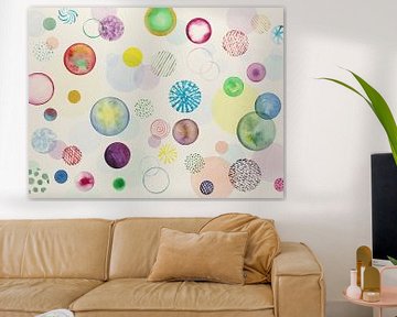 Bubbles (fröhliche Aquarellmalerei Punkte Galaxie Kreise Planeten Kinderzimmer Retro Druck Tapete) von Natalie Bruns