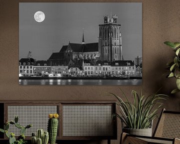 Skyline van Dordrecht bij nacht van Ilya Korzelius