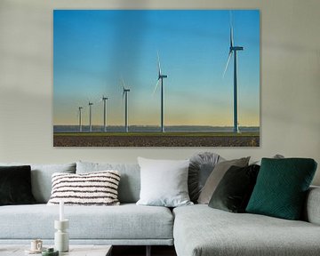 Moderne Windmühlen am Horizont