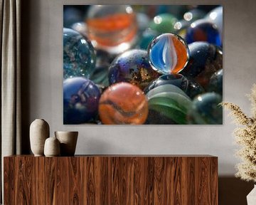 Knikkers, marbles close-up, des billes, murmeln van Evelien Brouwer