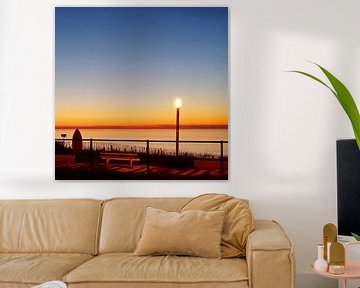 Electric sunset (à la Edward Hopper by the sea)