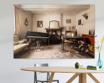 Piano in een Verlaten Huis. van Roman Robroek