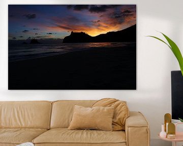 Sunrise at the beach, Coromandel, Nieuw Zeeland van Jeroen van Deel
