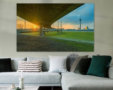 Sunrise under the bridge in Dusseldorf van Michael Valjak