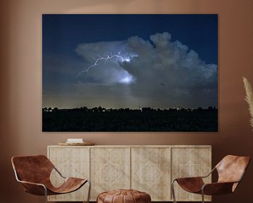 foudre laissant le nuage d'orage sur Menno van der Haven