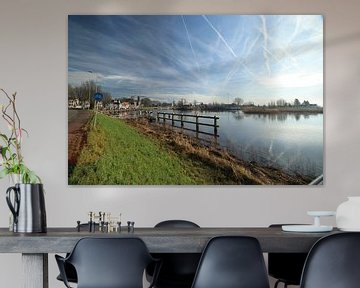 Hollandsche IJssel bij Gouda met reflectie van de wolken