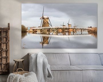 De prachtige molens van Kinderdijk in de winter. van Claudio Duarte