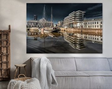 Zicht op Leeuwarden met t zogeheten Cruiseschip en voormalige bibliotheek sur Harrie Muis