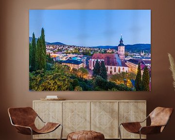 Baden-Baden mit der Stiftskirche am Abend von Werner Dieterich