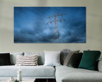 Energiemast met Dreigende Wolken van Steven Otter