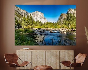 The nature park is known for the Yosemite Valley, a valley created by glaciers with granite rock wal by Martijn Bravenboer