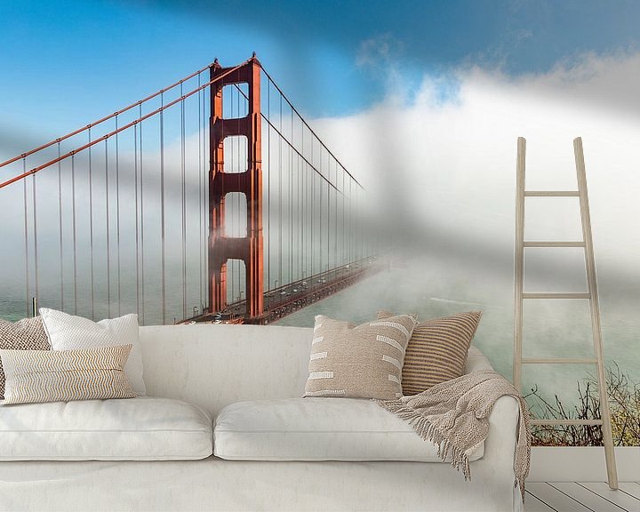 Sfeerimpressie behang: Golden Gate Bridge in de mist van Martijn Bravenboer