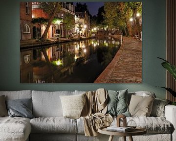 Sfeervol nachtbeeld van de Oudegracht ter hoogte van de Twijnstaat aan de Werf in het oude centrum v van Arthur Puls Photography