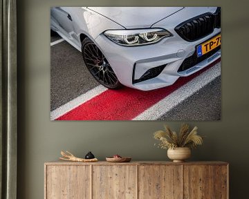 Neus van de BMW M2 op het circuit van Assen