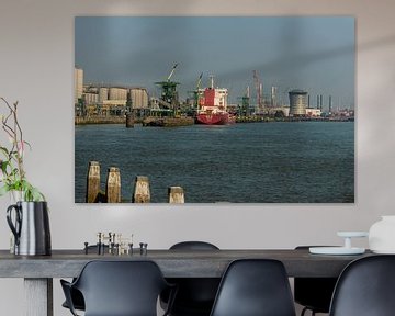 Rotterdam Haven bij Vlaardingen. van Brian Morgan
